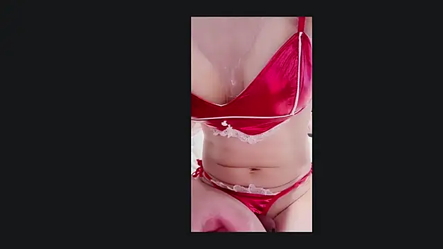 Im IVE LOVE online show from 12-15-24, 01:35