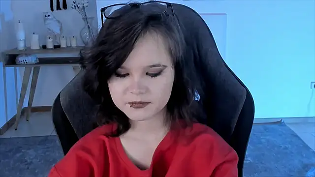 Elainebeness online show from 12-11-24, 01:05