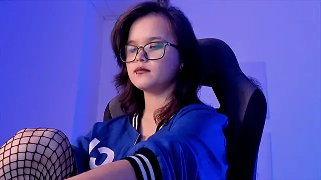 Elainebeness online show from 12-15-24, 01:57