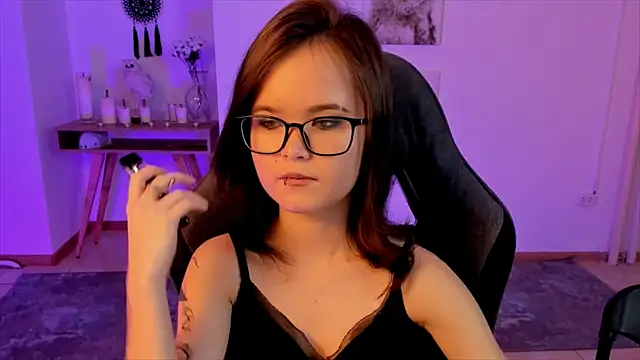 Elainebeness online show from 01-26-25, 02:03