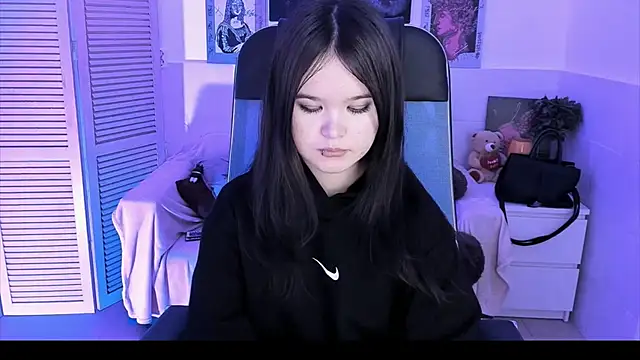 Elainebeness online show from 10-26-25, 12:16