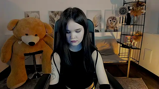 Elainebeness online show from 11-26-25, 05:36