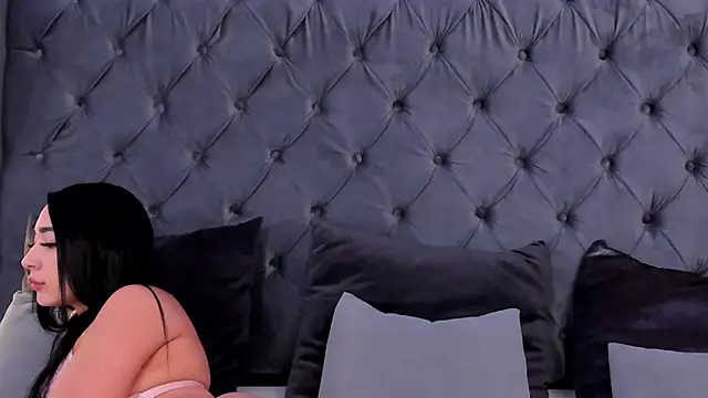 Snapshot of julieta_jewel chatting on 01-18-25, 01:08 julieta jewel online show from 01-18-25, 01:08