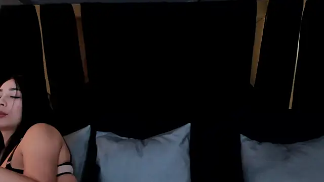 Snapshot of julieta_jewel chatting on 02-12-25, 12:44 julieta jewel online show from 02-12-25, 12:44