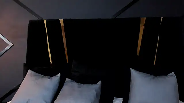 Snapshot of julieta_jewel chatting on 02-19-25, 12:33 julieta jewel online show from 02-19-25, 12:33