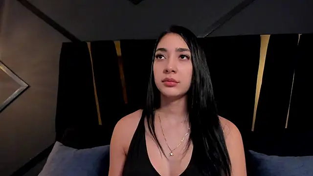 Snapshot of julieta_jewel chatting on 10-15-25, 01:33 julieta jewel online show from 10-15-25, 01:33