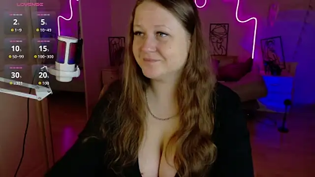 LizzyShine online show from 11-17-25, 05:08