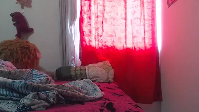 Snapshot of lorenitha_20 chatting on 10-12-25, 05:01 lorenitha 20 online show from 10-12-25, 05:01