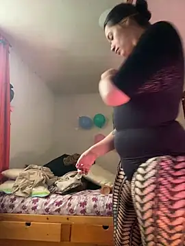 Miss oliviaa online show from 04-18-26, 07:58