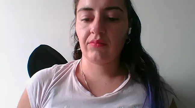 Snapshot of _karlie_kloss_ chatting on 02-04-25, 07:55 karlie kloss online show from 02-04-25, 07:55