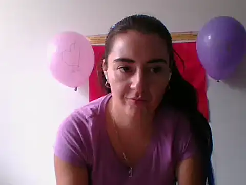 Snapshot of _karlie_kloss_ chatting on 02-14-25, 07:54 karlie kloss online show from 02-14-25, 07:54