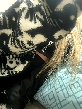 Snapshot of fofinhaa12 chatting on 12-19-25, 03:13 fofinhaa12 online show from 12-19-25, 03:13