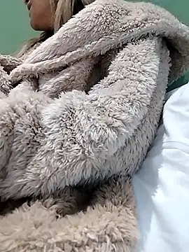 Snapshot of fofinhaa12 chatting on 02-05-26, 01:05 fofinhaa12 online show from 02-05-26, 01:05