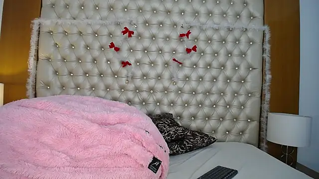 Snapshot of MegannMyerss chatting on 12-28-24, 08:15 MegannMyerss online show from 12-28-24, 08:15