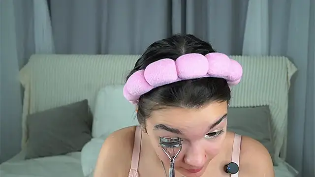 VeronaAppleberry online show from 10-24-25, 11:17