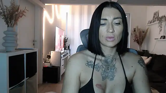 IntiMia online show from 11-11-25, 07:52