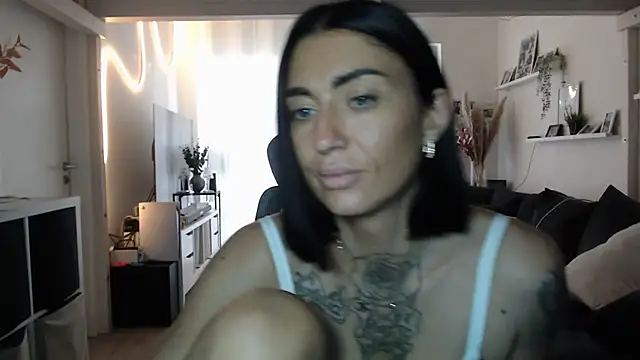 IntiMia online show from 11-13-25, 08:24