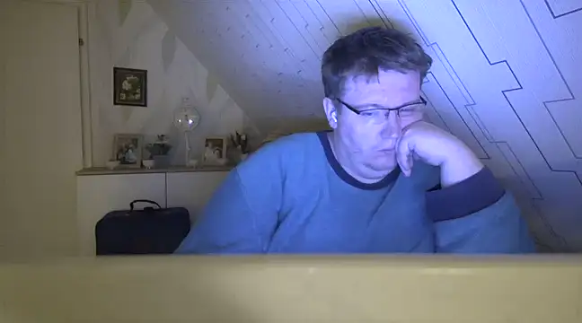 Snapshot of der_alex38 chatting on 02-09-25, 10:32 der alex38 online show from 02-09-25, 10:32