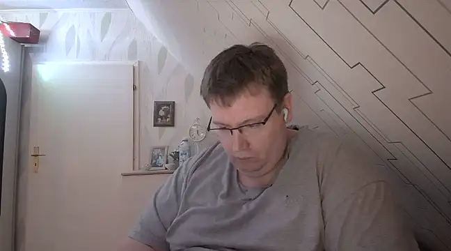 Snapshot of der_alex38 chatting on 02-13-25, 10:33 der alex38 online show from 02-13-25, 10:33