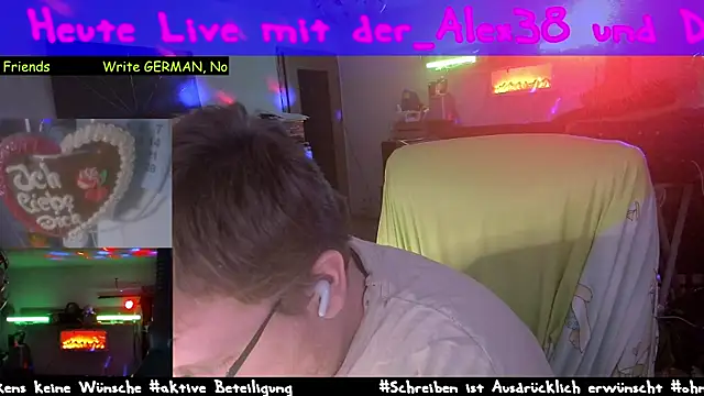 Snapshot of der_alex38 chatting on 03-13-25, 07:39 der alex38 online show from 03-13-25, 07:39
