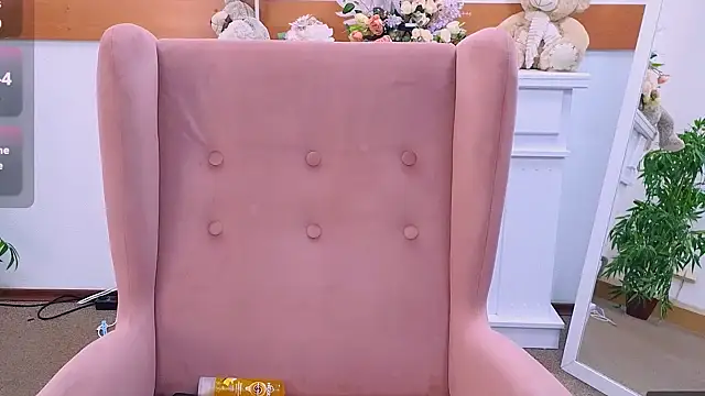 Snapshot of MirraBellanta chatting on 12-16-25, 10:26 MirraBellanta online show from 12-16-25, 10:26