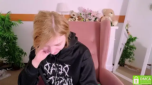 Snapshot of MirraBellanta chatting on 01-18-26, 11:41 MirraBellanta online show from 01-18-26, 11:41