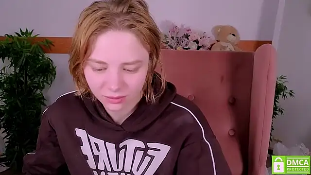 Snapshot of MirraBellanta chatting on 02-25-26, 12:53 MirraBellanta online show from 02-25-26, 12:53