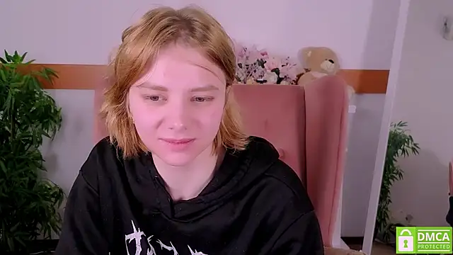 Snapshot of MirraBellanta chatting on 02-27-26, 12:10 MirraBellanta online show from 02-27-26, 12:10