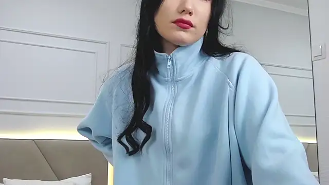 LeilaLow online show from 01-17-25, 12:10