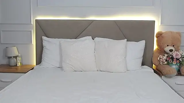 LeilaLow online show from 02-02-25, 12:02