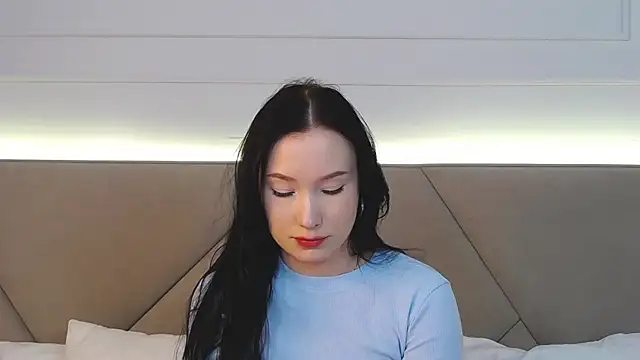 LeilaLow online show from 02-25-25, 06:20