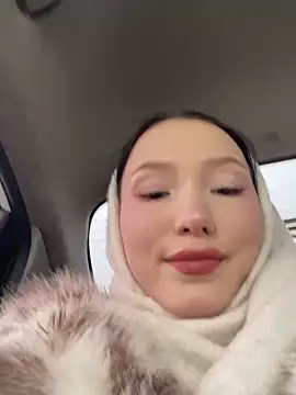 LeilaLow online show from 02-28-25, 10:52