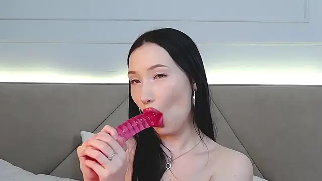 LeilaLow online show from 03-21-25, 03:13