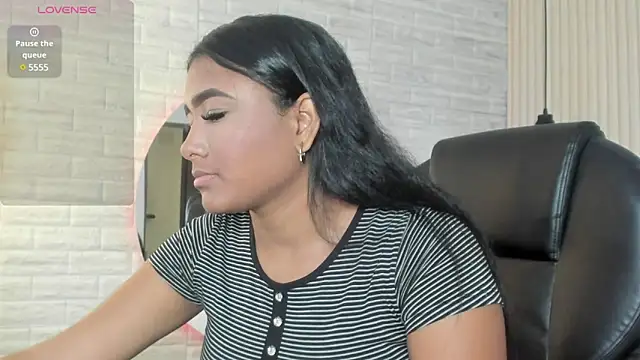 nicole  parker1 online show from 03-05-25, 12:22