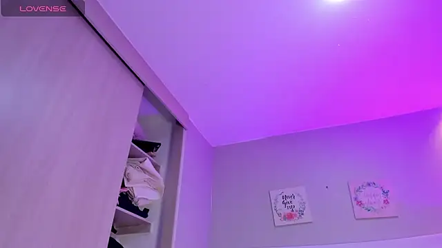 nicole  parker1 online show from 04-25-26, 05:21