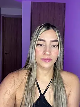Snapshot of Issabela_G1 chatting on 12-14-24, 02:45 Issabela G1 online show from 12-14-24, 02:45