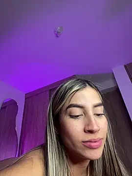 Snapshot of Issabela_G1 chatting on 12-15-24, 09:45 Issabela G1 online show from 12-15-24, 09:45