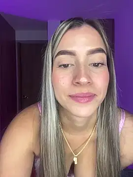 Snapshot of Issabela_G1 chatting on 12-24-24, 04:55 Issabela G1 online show from 12-24-24, 04:55