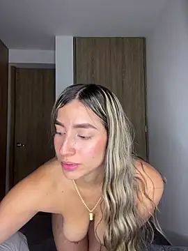 Snapshot of Issabela_G1 chatting on 01-02-25, 04:52 Issabela G1 online show from 01-02-25, 04:52