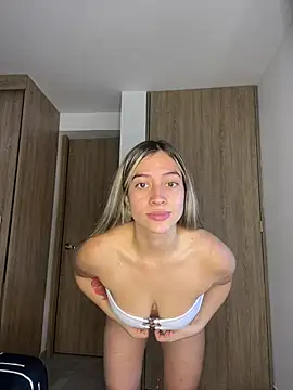Snapshot of Issabela_G1 chatting on 01-14-25, 03:57 Issabela G1 online show from 01-14-25, 03:57