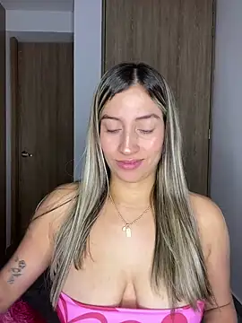 Snapshot of Issabela_G1 chatting on 01-28-25, 03:15 Issabela G1 online show from 01-28-25, 03:15
