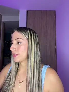 Snapshot of Issabela_G1 chatting on 02-01-25, 11:16 Issabela G1 online show from 02-01-25, 11:16
