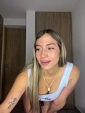 Snapshot of Issabela_G1 chatting on 02-09-25, 03:11 Issabela G1 online show from 02-09-25, 03:11
