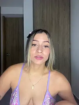 Snapshot of Issabela_G1 chatting on 02-13-25, 02:56 Issabela G1 online show from 02-13-25, 02:56
