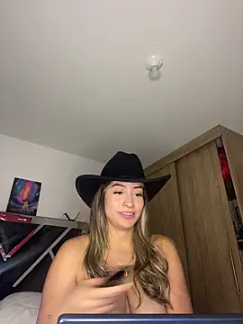 Snapshot of Issabela_G1 chatting on 02-13-25, 05:58 Issabela G1 online show from 02-13-25, 05:58
