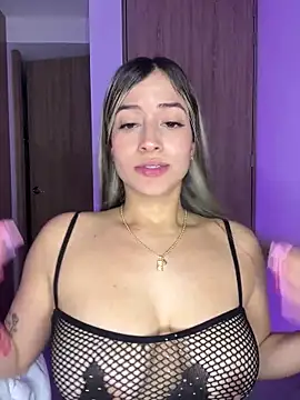 Snapshot of Issabela_G1 chatting on 02-23-25, 03:35 Issabela G1 online show from 02-23-25, 03:35