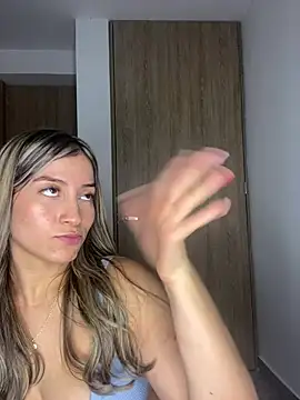 Snapshot of Issabela_G1 chatting on 02-26-25, 12:05 Issabela G1 online show from 02-26-25, 12:05