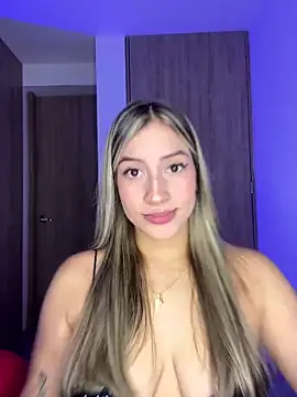 Snapshot of Issabela_G1 chatting on 02-27-25, 04:31 Issabela G1 online show from 02-27-25, 04:31