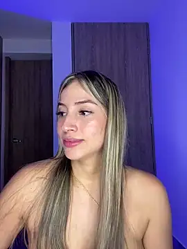 Snapshot of Issabela_G1 chatting on 02-27-25, 07:34 Issabela G1 online show from 02-27-25, 07:34
