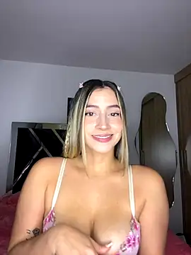 Snapshot of Issabela_G1 chatting on 09-18-25, 11:07 Issabela G1 online show from 09-18-25, 11:07